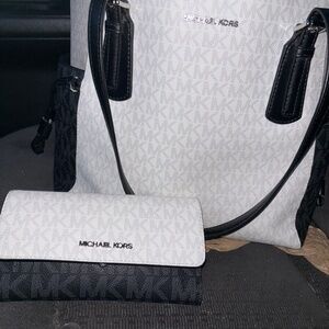 Michael Kors Voyager Large Purse and large matching wallet